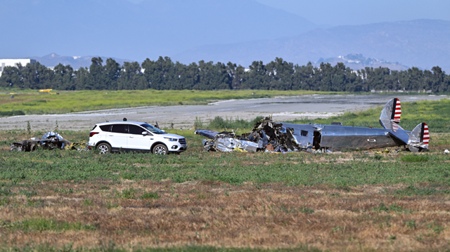 ▲▼小飛機「死亡俯衝」爆炸2死！　美二戰軍機剛起飛就墜毀。（圖／翻攝X@Michael_Nevin）