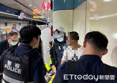 快訊／捷運府中站男子拿銼刀！嚇壞民眾…5警壓制逮捕