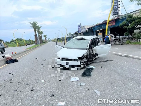 ▲▼校長座車撞上分隔島，車輛駕駛側車頭受損嚴重，車內5名學生受傷送醫。（圖／民眾提供，下同）