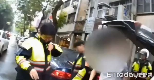 ▲北市3毒蟲車上吵架引發民眾報案、警到場搜出毒品，並發現該車持用假車牌依法送辦。（圖／記者張君豪翻攝）