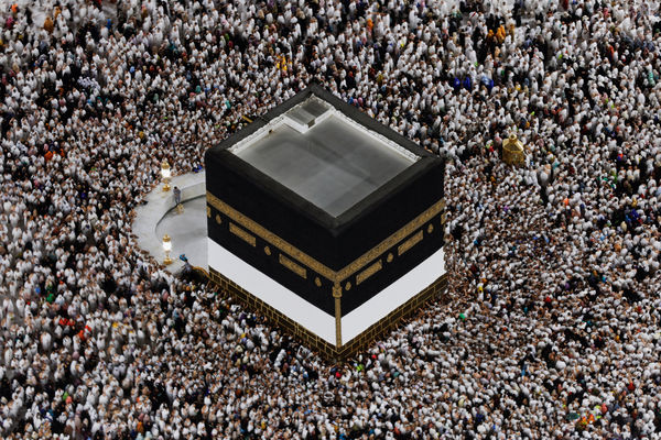 ▲▼2024年伊斯蘭教徒在聖地麥加（Mecca）「朝覲」（Hajj）環繞天房（Kaaba）。（圖／路透）