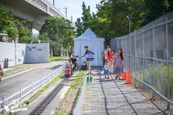 ▲▼台中新景點自強號運轉所在歷史鐵道上搭火車，大人小孩都能玩。（圖／滿分提供）