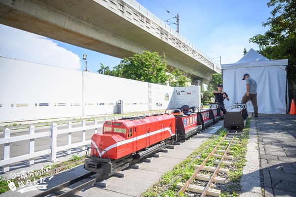 ▲▼台中新景點自強號運轉所在歷史鐵道上搭火車，大人小孩都能玩。（圖／滿分提供）