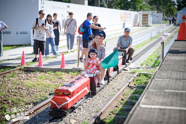 ▲▼台中新景點自強號運轉所在歷史鐵道上搭火車，大人小孩都能玩。（圖／滿分提供）