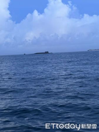 ▲▼澎湖漁民在海峽中線發現一艘疑似中國潛艦浮在海面上             。（圖／民眾提供）
