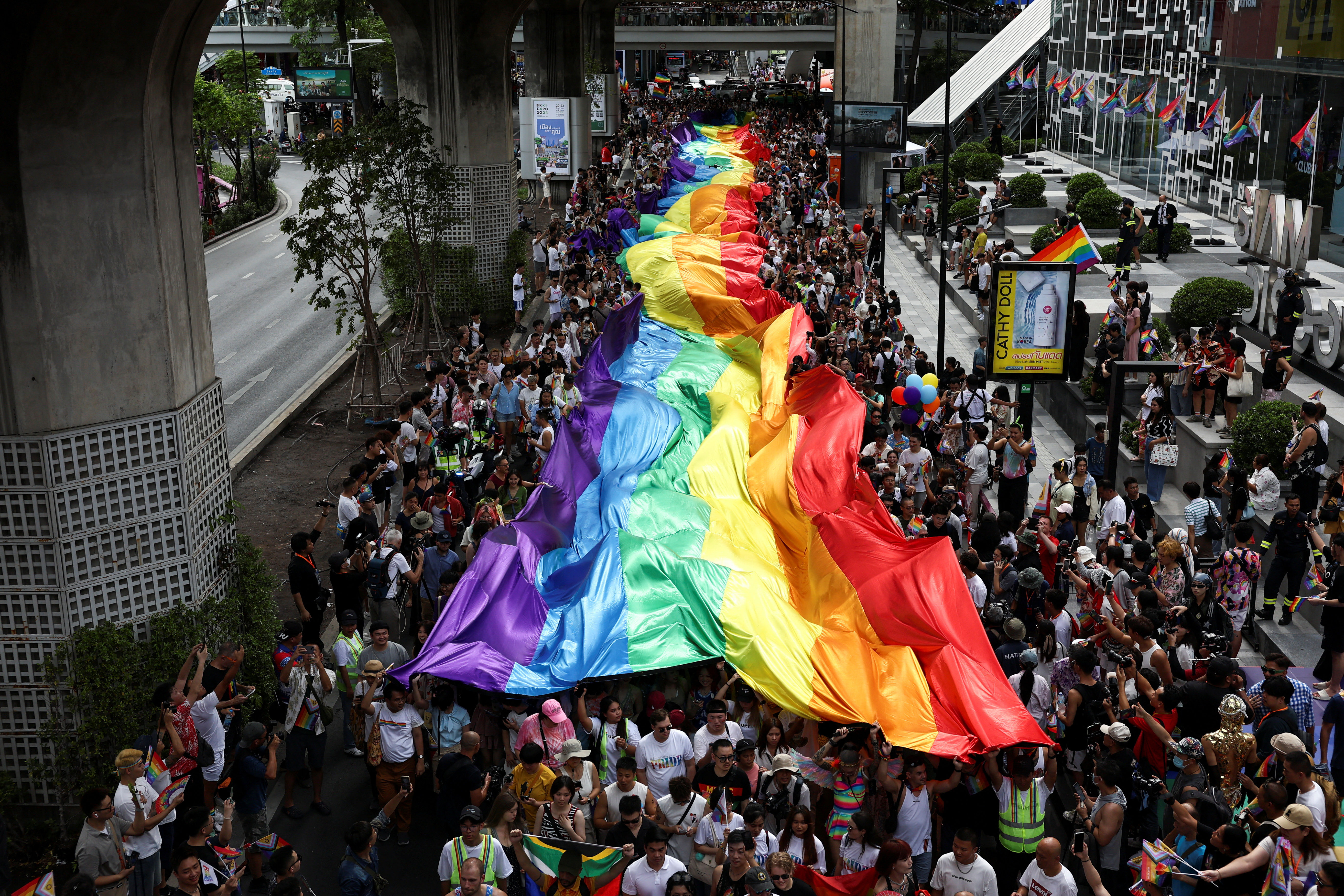 ▲▼圖為泰國曼谷2024年6月1日舉行一年一度的LGBTQ +驕傲月遊行。同志遊行、泰國同婚合法化、同性婚姻。（圖／路透）