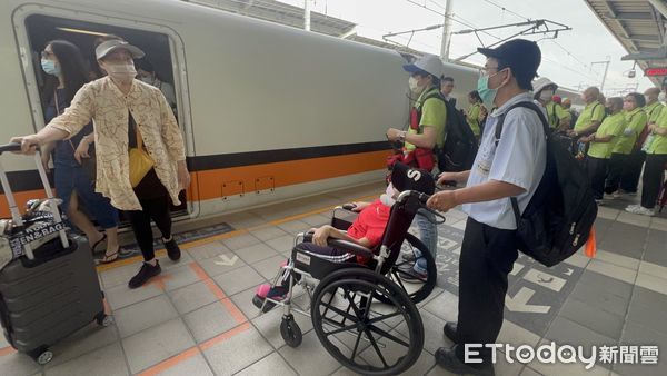 ▲▼  高鐵嘉義站送票關懷之旅  。（圖／記者翁伊森攝）