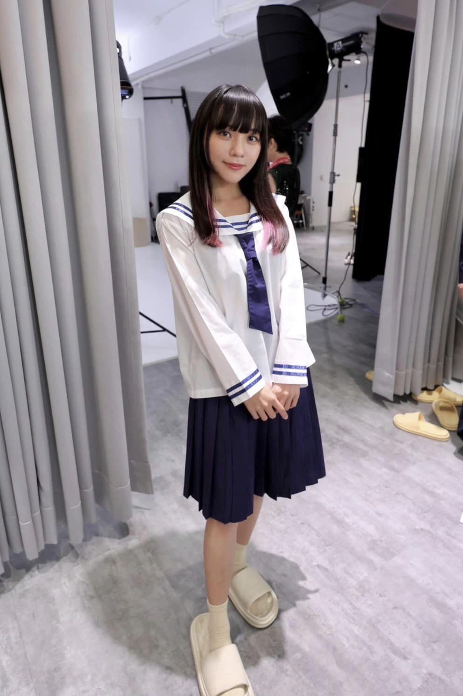 美照連發！黃捷換上雄女「這時期」復古制服　網喊：太犯規