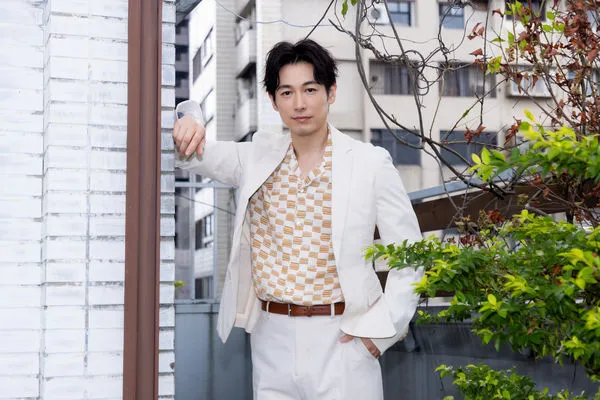 ▲▼ 藤岡靛將首次在台灣推出個人首張精選輯。（圖／相信音樂提供）