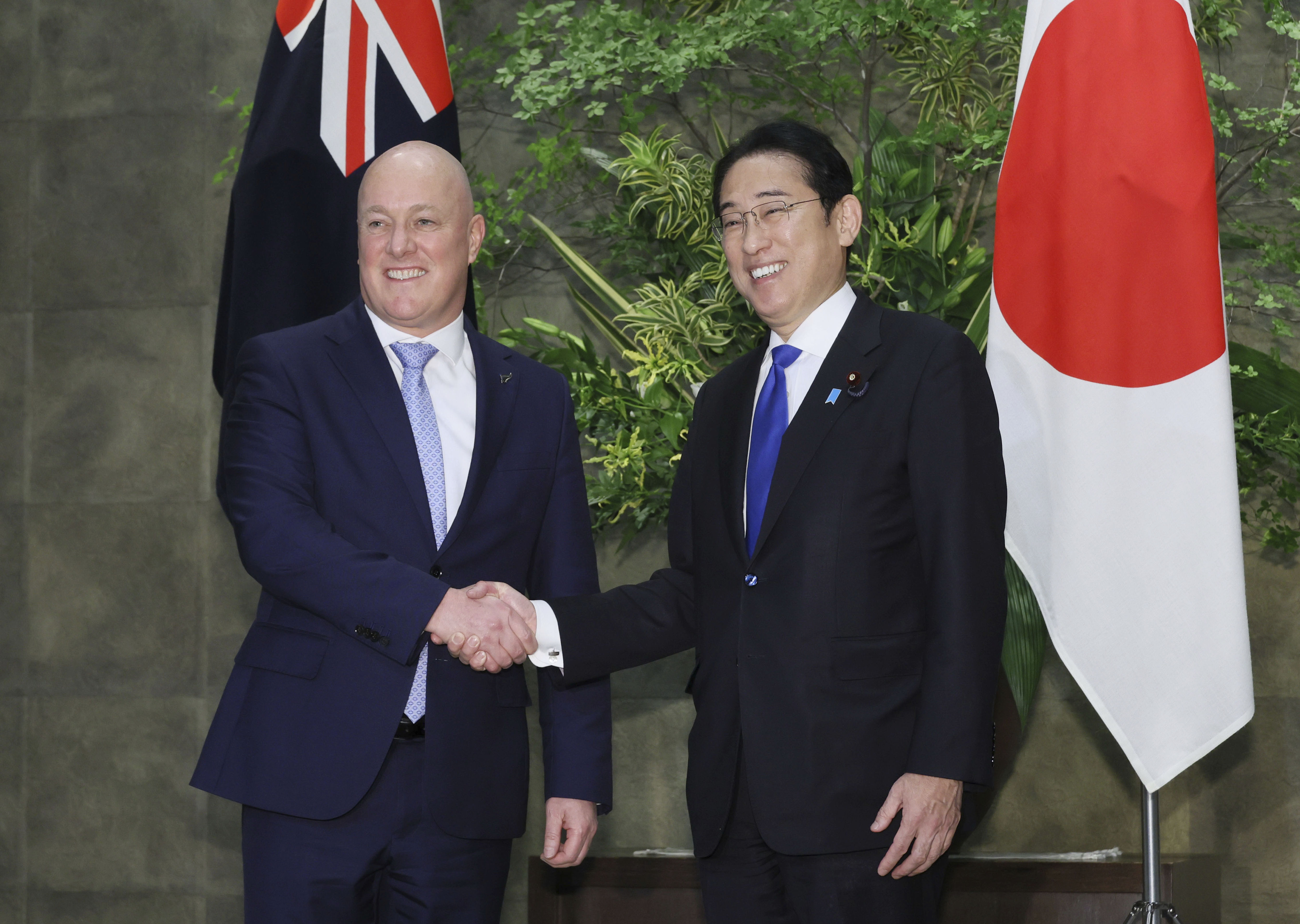 ▲日本首相岸田文雄與紐西蘭總理盧克森發表聯合聲明。（圖／達志影像／美聯社）