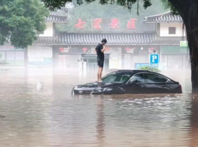 「超30年」一遇洪水！　桂林漓江超出警戒水位…江水倒灌市區