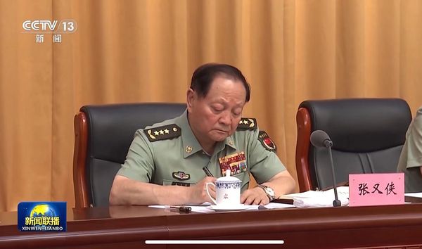 ▲▼ 中共中央軍委主席習近平延安招開會議，強調槍桿子要始終掌握在對黨忠誠可靠的人手中，軍中絕不能有腐敗分子藏身之地、張又俠、何衛東（圖／翻攝 央視新聞聯播）