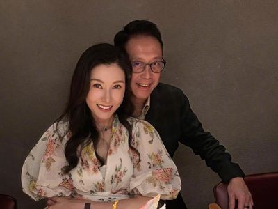 「最美港姐」李嘉欣54歲了！　甜靠富商老公放閃…凍齡美照驚豔網