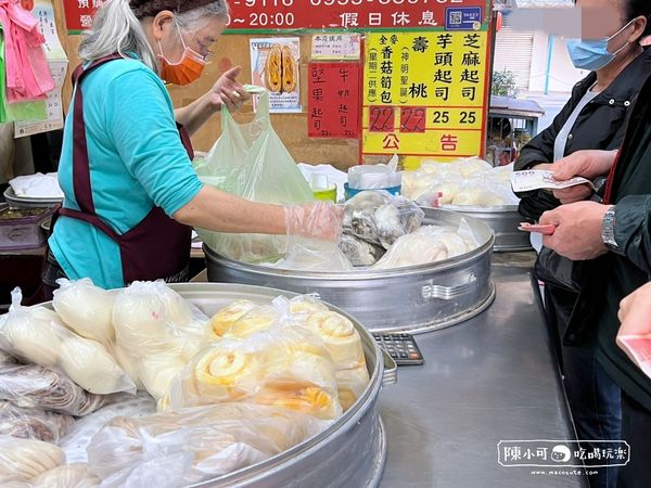 ▲▼在板橋百壽市場的食味包子店是在地人很推薦的好吃包子。（圖／部落客陳小可的吃喝玩樂授權提供，勿擅自翻攝）