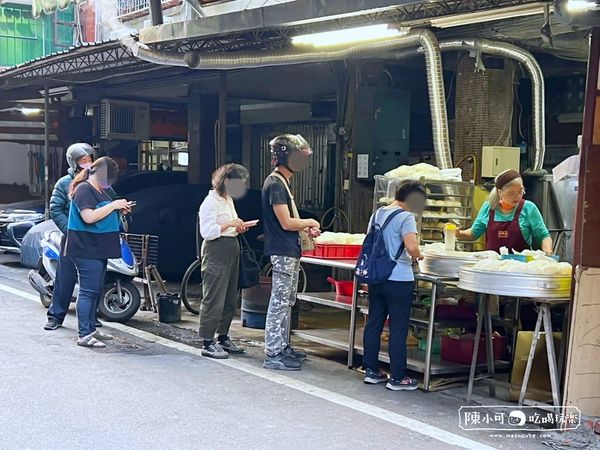 ▲▼在板橋百壽市場的食味包子店是在地人很推薦的好吃包子。（圖／部落客陳小可的吃喝玩樂授權提供，勿擅自翻攝）