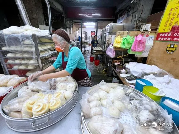 ▲▼在板橋百壽市場的食味包子店是在地人很推薦的好吃包子。（圖／部落客陳小可的吃喝玩樂授權提供，勿擅自翻攝）