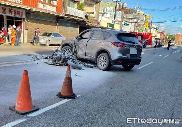 ▲休旅車違規迴轉被同向直行重機撞上。（圖／大園警分局提供）