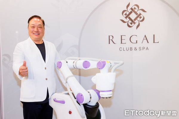 ▲▼Regal按摩機器人銷售節目預錄總裁示範,王令麟             。（圖／記者徐文彬攝）