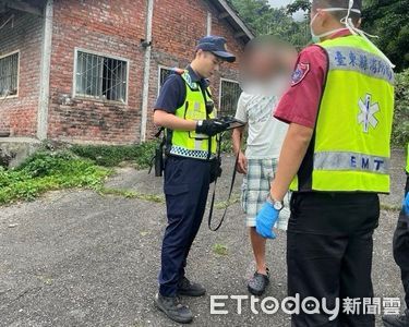 登山遊客迷路受困　台東警會同山警上山協助就醫