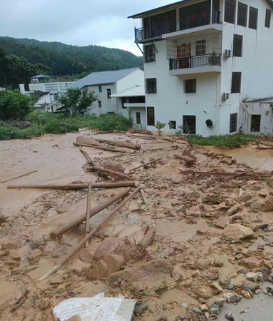 ▲▼廣東平遠暴雨。（圖／翻攝自微博）