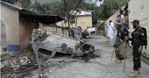 涉褻瀆古蘭經！遊客遭百名巴基斯坦村民從警局拖出　亂棒打死後焚屍
