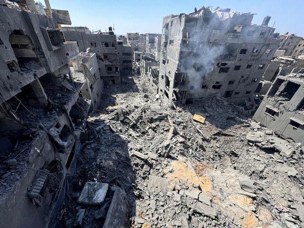 ▲▼以色列國防軍（IDF）22日對加薩市（Gaza City）夏提難民營（Al-Shati）發動空襲，導致至少42人死亡。（圖／路透）