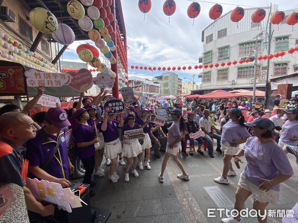 ▲▼   【嘉義縣113年度家暴防制月踩街 民雄警協助交管並結合交通安全、反毒、反詐騙宣導】  。（圖／民雄分局提供）