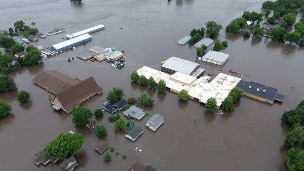 ▲▼美國中部愛荷華州（Iowa）羅克瓦利市（Rock Valley）遭遇洪水。（圖／路透）