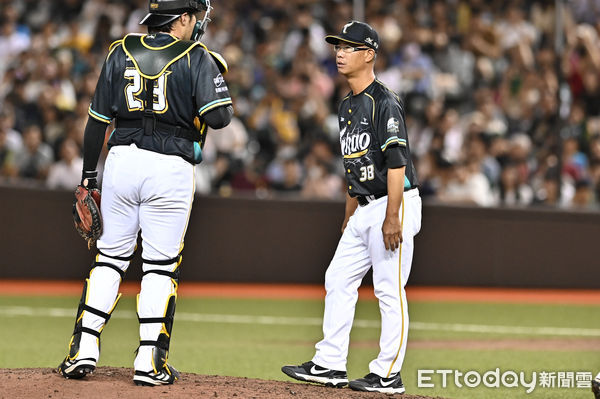 ▲▼台鋼雄鷹投手教練蕭任汶。（圖／記者李毓康攝）