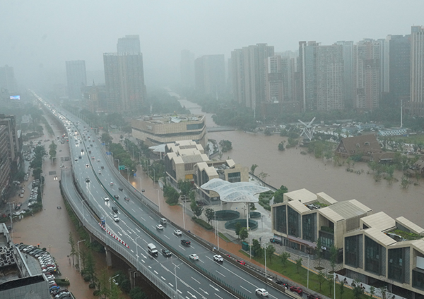 ▲▼長江暴雨。（圖／翻攝自微博／澎湃新聞）