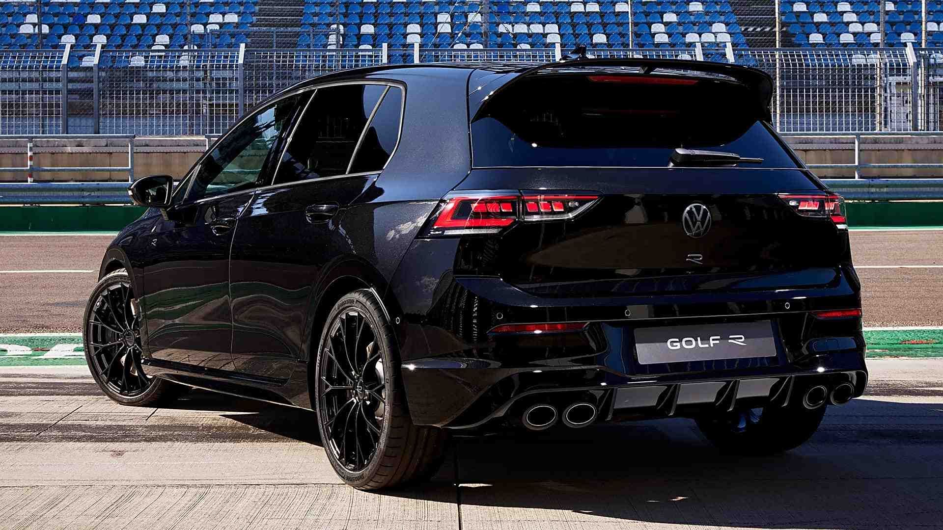 ▲小改款福斯Golf R登場，掀背、旅行車一同亮相。（圖／翻攝自福斯）