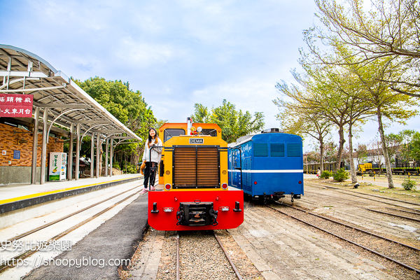 ▲▼蒜頭糖廠蔗埕文化園區～糖廠五分車乘車時間與票價，搭小火車吃枝仔冰好愜意。（圖／部落客史努比提供）