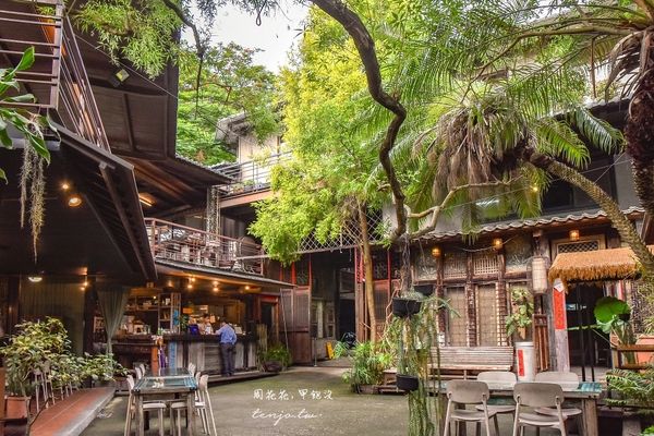 ▲▼高雄景觀餐廳推薦這家位在大崗山、阿蓮區的坐看雲起時人文空間。（圖／部落客周花花授權提供，勿擅自翻攝）