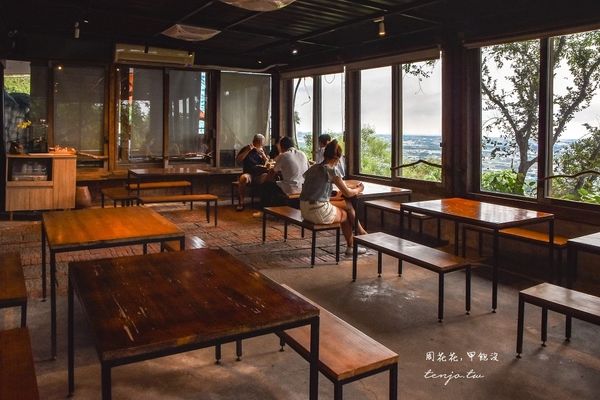 ▲▼高雄景觀餐廳推薦這家位在大崗山、阿蓮區的坐看雲起時人文空間。（圖／部落客周花花授權提供，勿擅自翻攝）