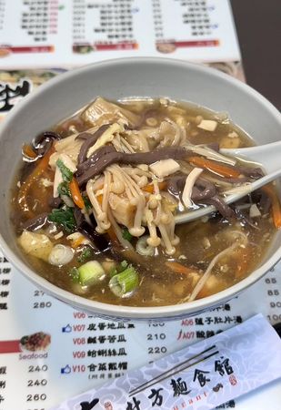 ▲▼兩隻北方麵食板橋民族店位於板橋、中和交接處，離環球購物中心不算太遠。（圖／部落客小虎食夢網授權提供，勿擅自翻攝）