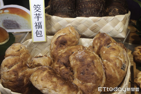 ▲吳寶春麥方店新推7款島嶼芋麵包。（圖／記者黃士原攝）