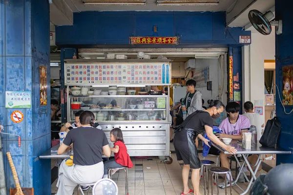 ▲▼員林40年的排骨飯老店，三間店的餐點一次享有。（圖／部落客美熊提供）