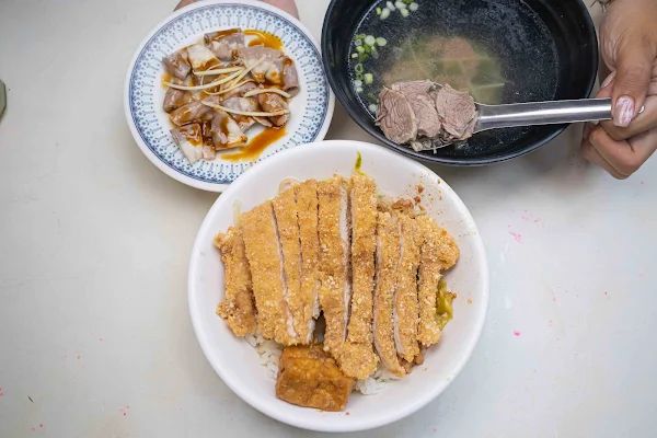 ▲▼員林40年的排骨飯老店，三間店的餐點一次享有。（圖／部落客美熊提供）