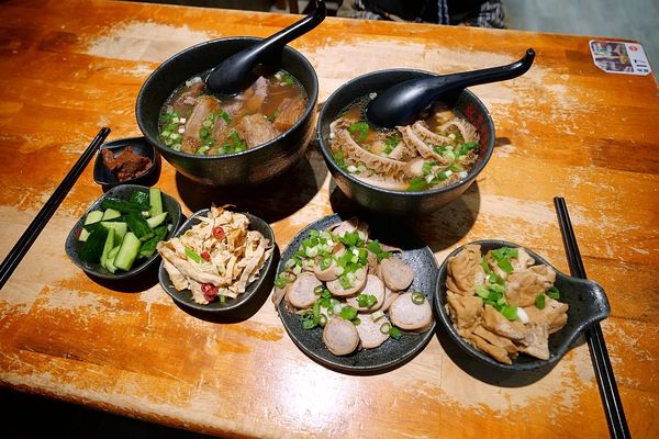 林東芳搬新家！老饕必點半筋半肉牛肉麵、加「辣牛油」最涮嘴