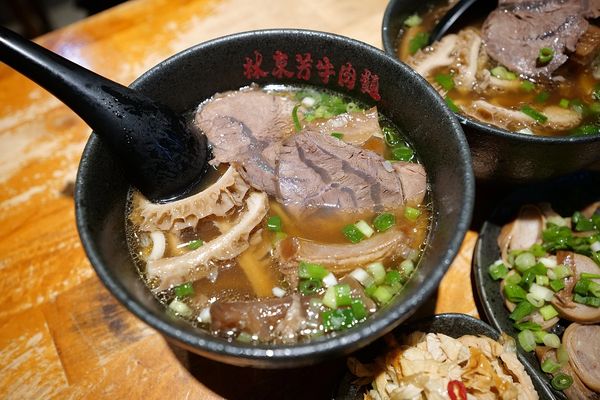 ▲▼台北美食推薦「林東芳牛肉麵」，八德路上十分好吃的牛肉麵店，這家也是米其林必比登推薦過。（圖／部落客捲捲頭品味生活授權提供，勿擅自翻攝）