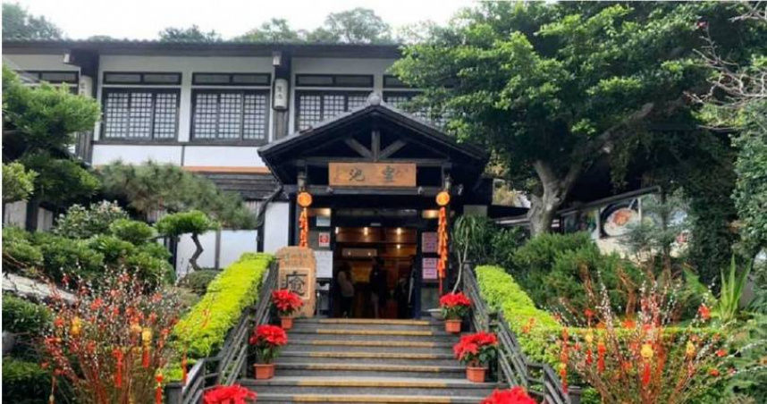 北投皇池再爆偷拍!大眾裸湯「毛巾遮手機」 碩士男狂攝6人