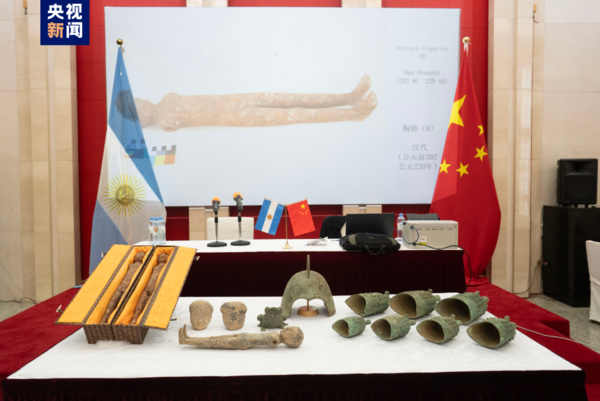▲▼阿根廷向中國返還14件非法出境文物。（圖／翻攝自微博／央視新聞）