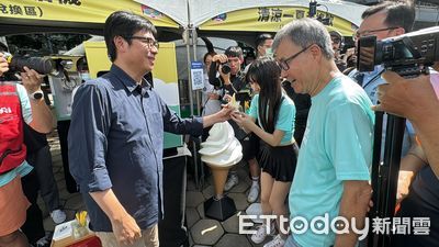 相見歡！陳其邁「有看又有送」超開心　冰淇淋樂給一粒消暑