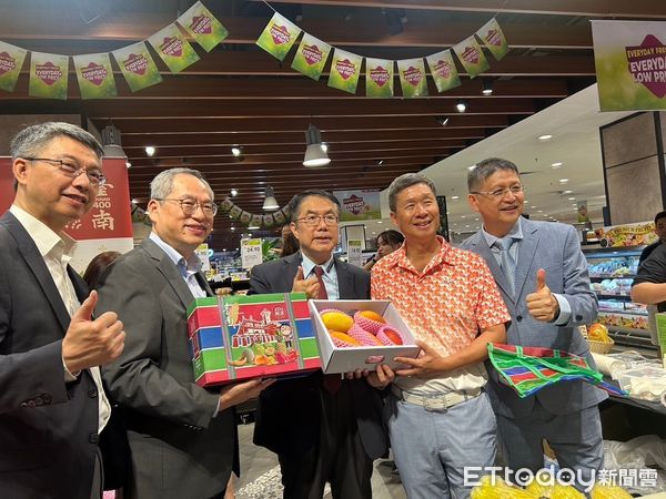 ▲台南芒果寶盒大受歡迎，黃偉哲市長海外快閃行銷的第二站來到馬來西亞，而這也是他上任後首次造訪該國。（圖／記者林東良翻攝，下同）