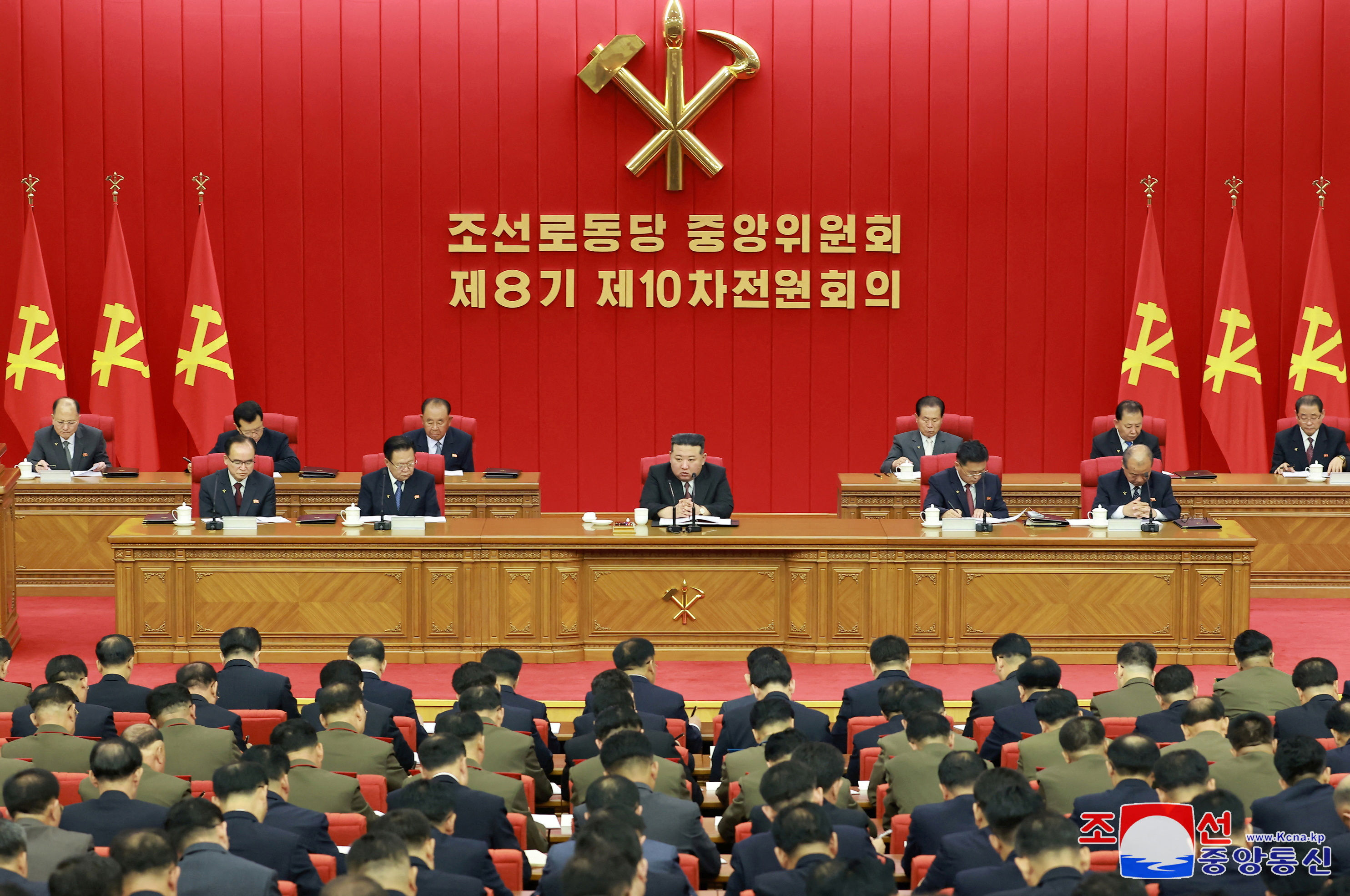 ▲▼金正恩主持朝鮮勞動黨中央委員會第8屆第10次全員會議。（圖／路透）