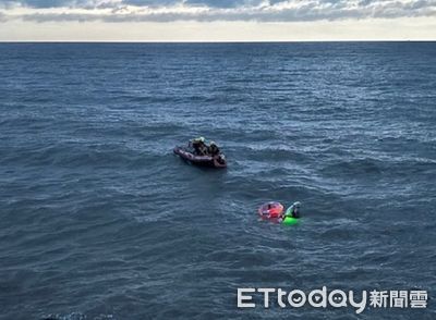 2大1小竹圍漁港戲水遭海流拉出外海　義消駕漁船平安救回