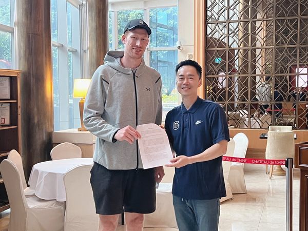 ▲「大B」吉爾貝克正式簽約，將成為中華男籃歸化球員。（圖／中華籃協提供）