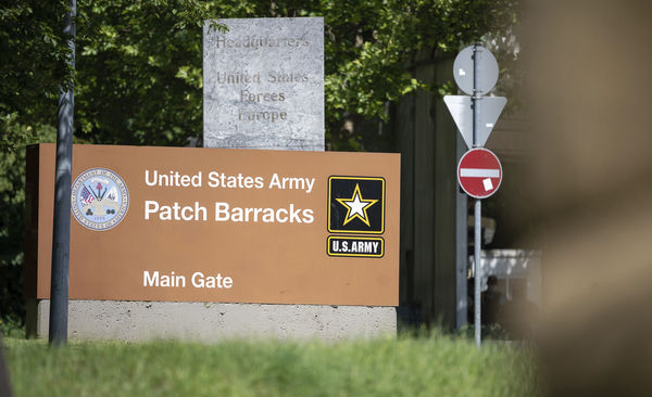▲▼德國司徒加特（Stuttgart）一個路標指出美國陸軍帕奇軍營（Patch）和美國歐洲司令部。（圖／達志影像／美聯社）