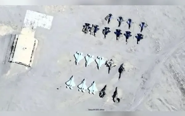 ▲▼新疆沙漠靶場發現美軍航母靶艦、戰機靶機。（圖／翻攝Bulgarian Military）