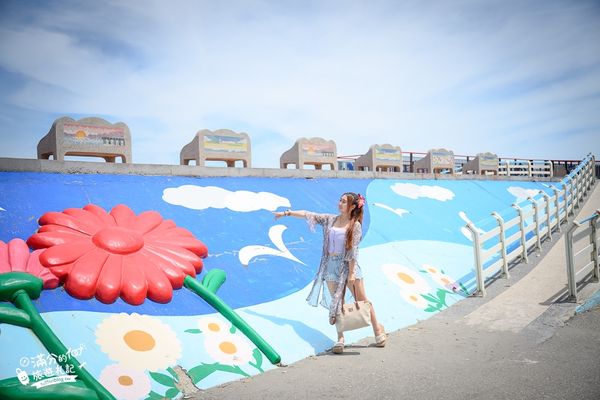 ▲▼台中最夯玩水景點「大安濱海樂園」，佔地17公頃的大安海水浴場，可以免費玩水。（圖／部落客滿分的旅遊札記授權提供，勿擅自翻攝）